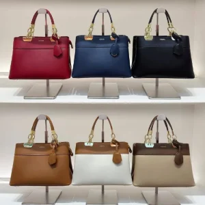 Versse Medium Handbag
